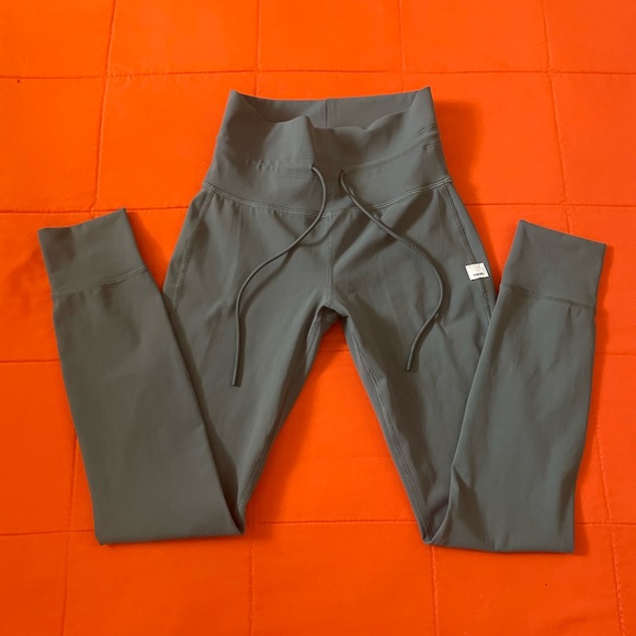 Vuori Pants - Vuori Green daily leggings
